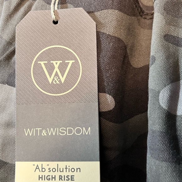 Ab'Solution Camo High Waist Ankle Skinny Pants
WIT & WISDOM - Picture 10 of 11